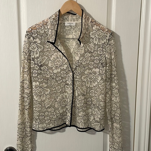 Babaton lace shirt with black trim. - Picture 1 of 8